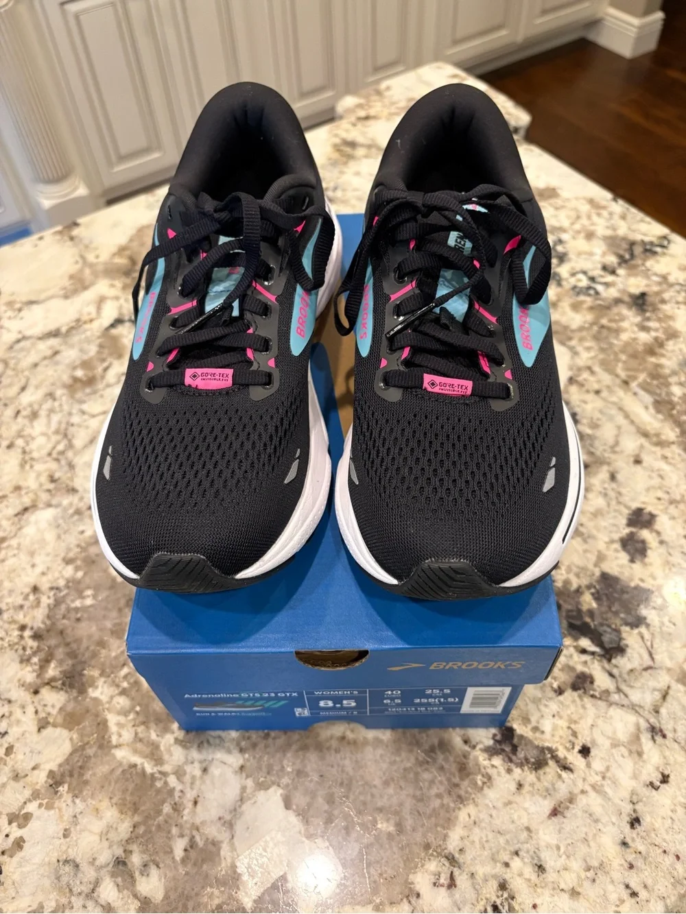 New! Women’s Brooks Shoes